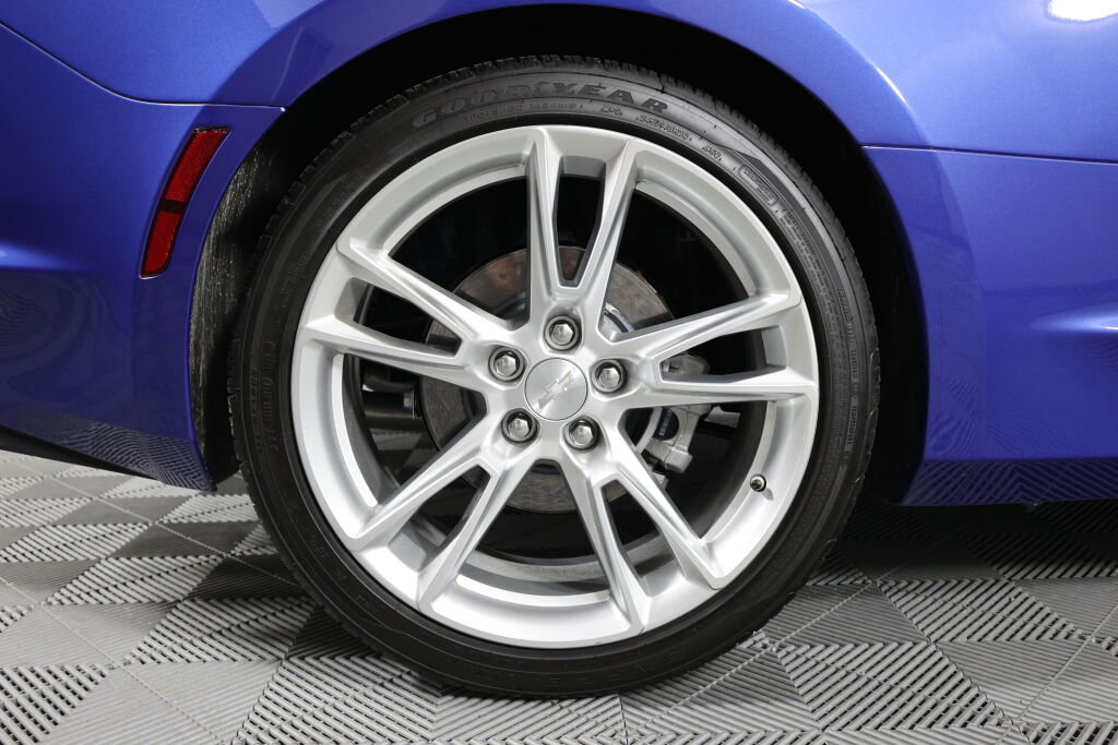 Used 2023 Chevrolet Camaro LT RWD image 5