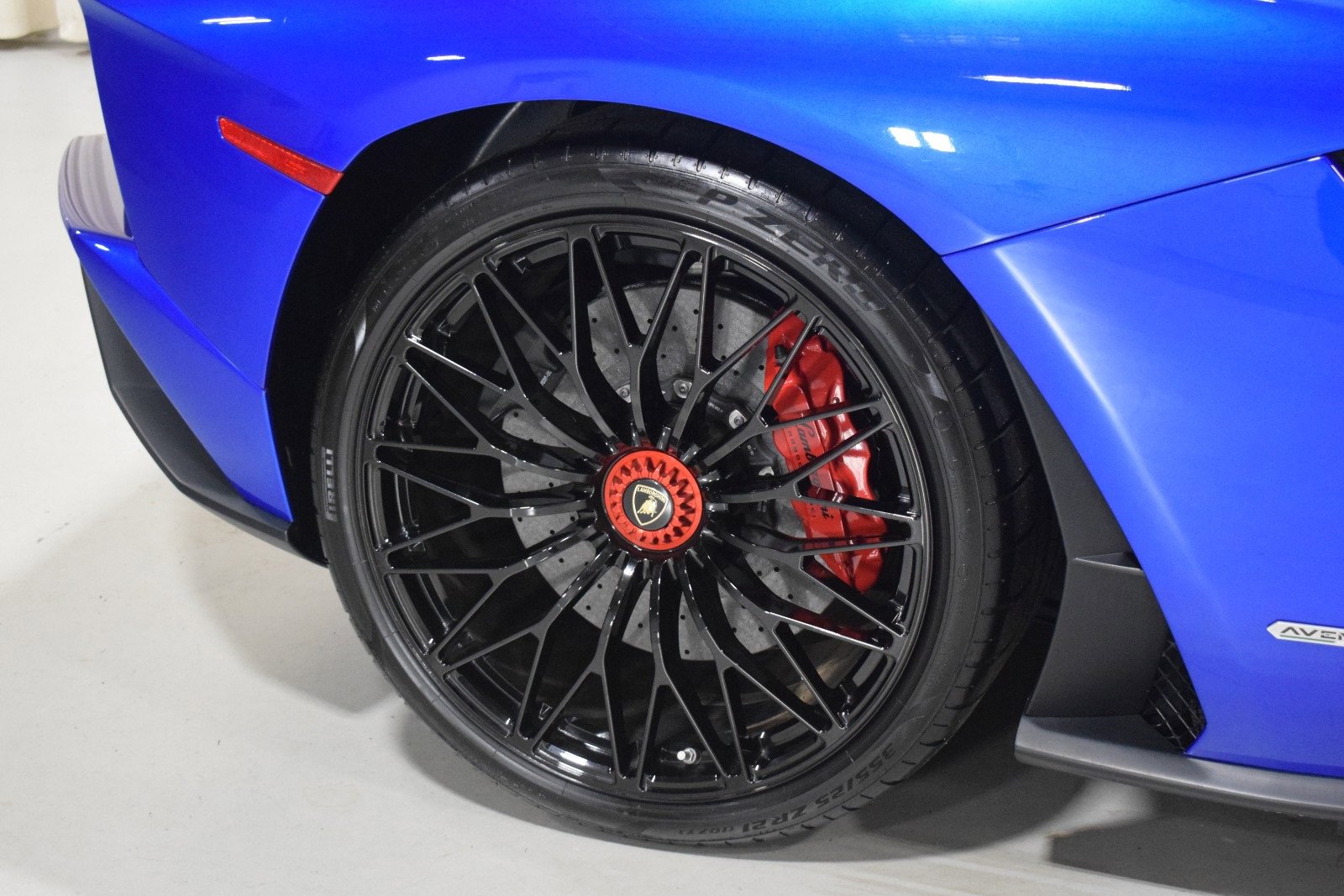 Used 2019 Lamborghini Aventador S image 16