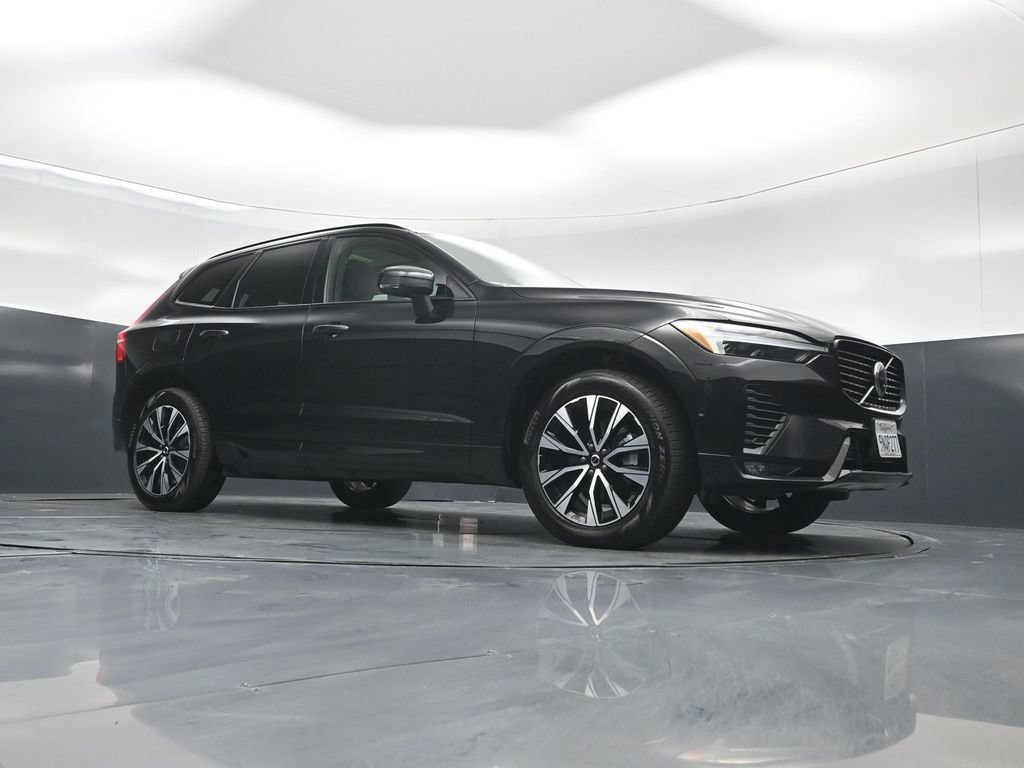 Used 2025 Volvo XC60 B5 Plus AWD/4WD image 3