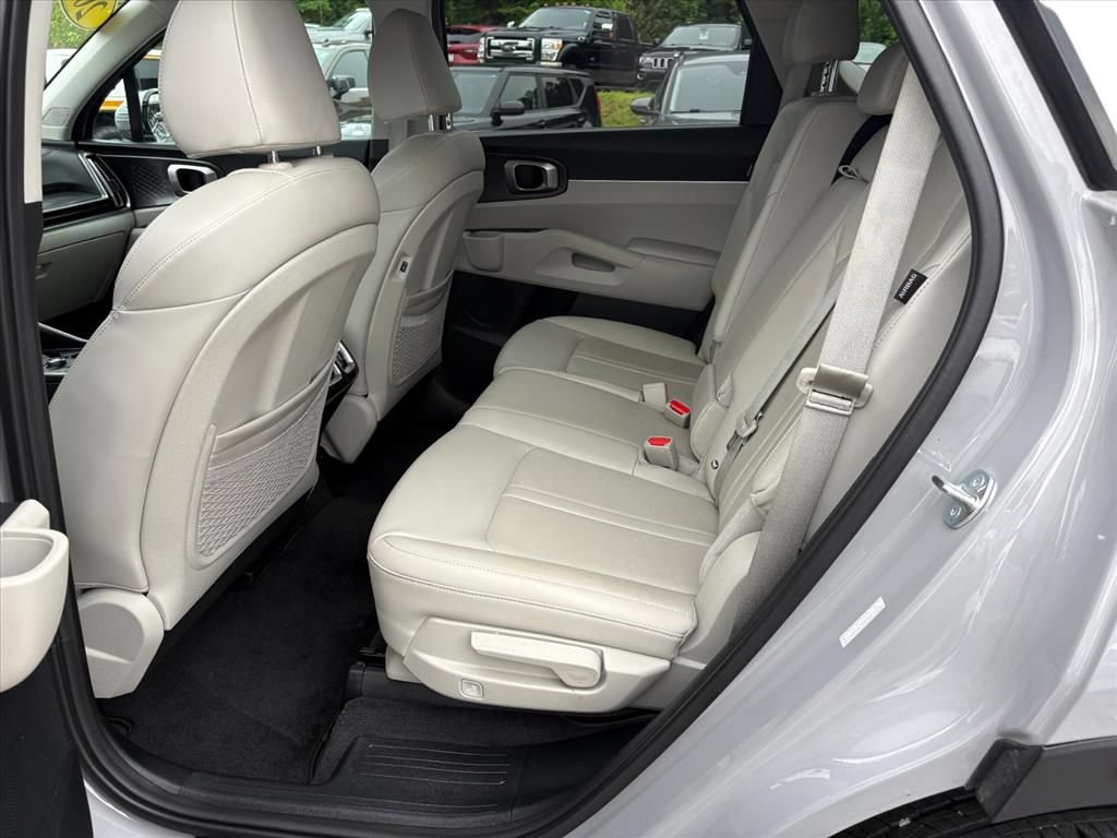 Used 2025 Kia Sorento S FWD image 20