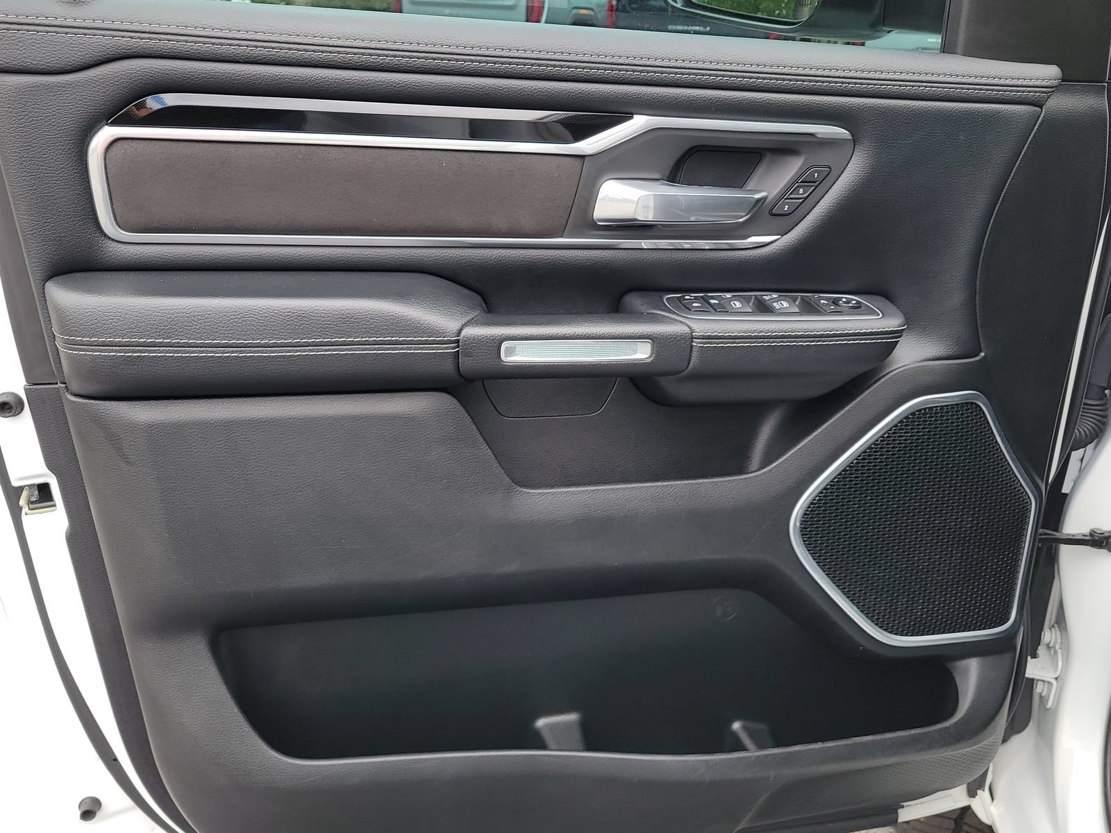 Used 2020 RAM 1500 Laramie w/ Sport Appearance Package AWD/4WD image 10