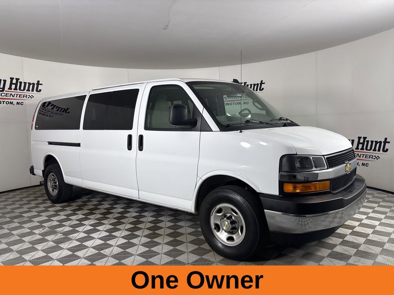 Used 2024 Chevrolet Express 3500 LT w/ LT Preferred Equipment Group RWD image 4