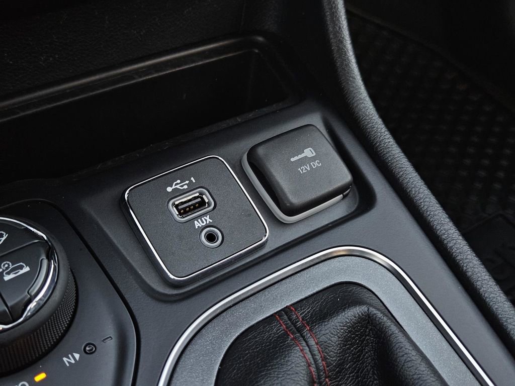 Used 2019 Jeep Cherokee Trailhawk w/ Comfort/Convenience Group image 27