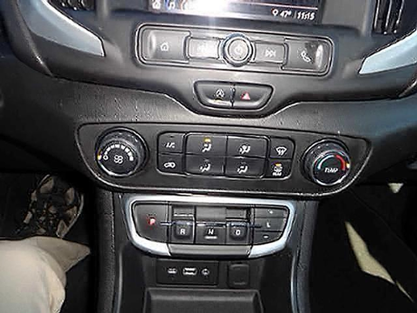 Used 2022 GMC Terrain SLE w/ Fleet Convenience Package AWD/4WD image 15