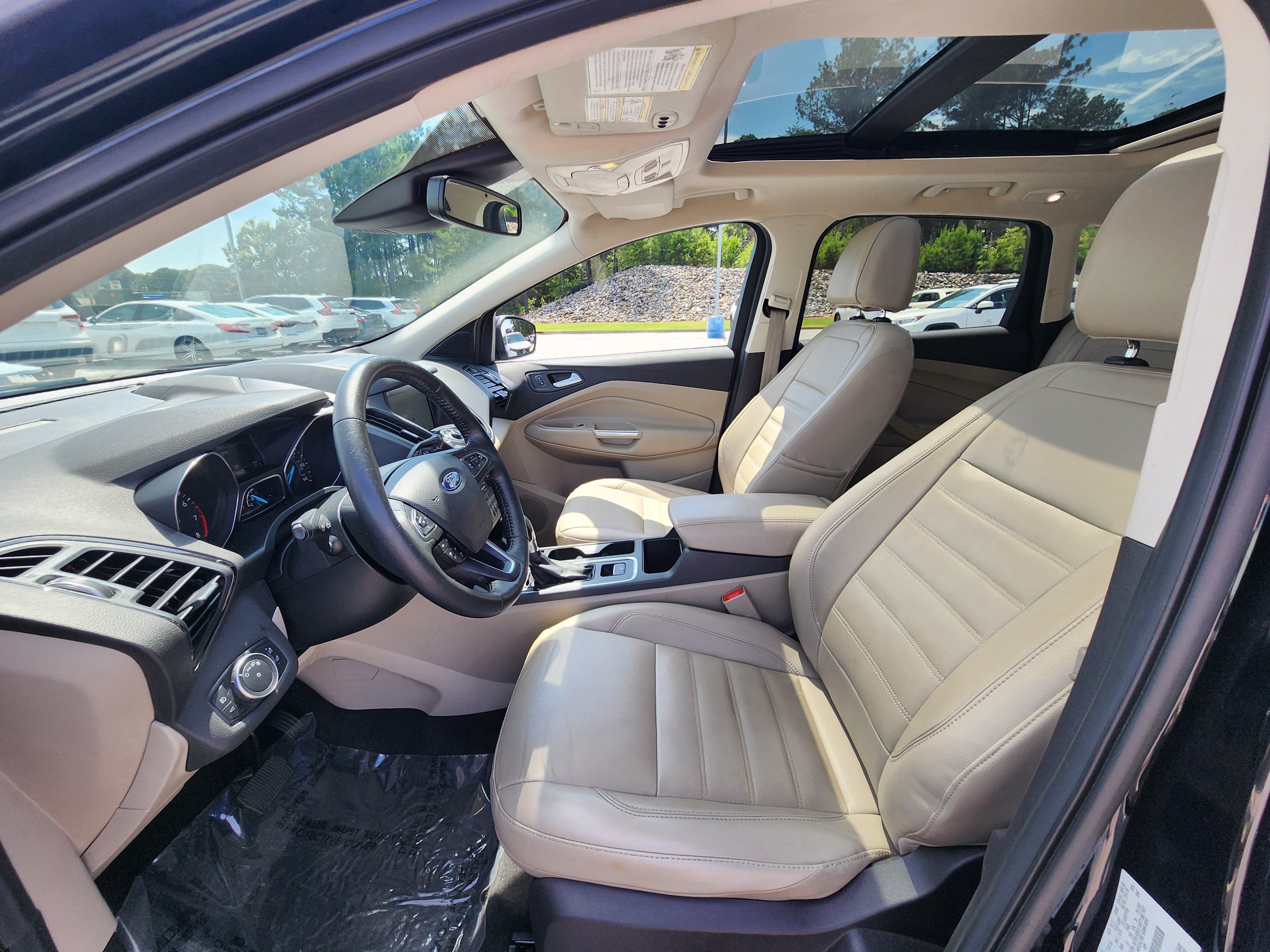 Used 2017 Ford Escape Titanium w/ Equipment Group 301A AWD/4WD image 18