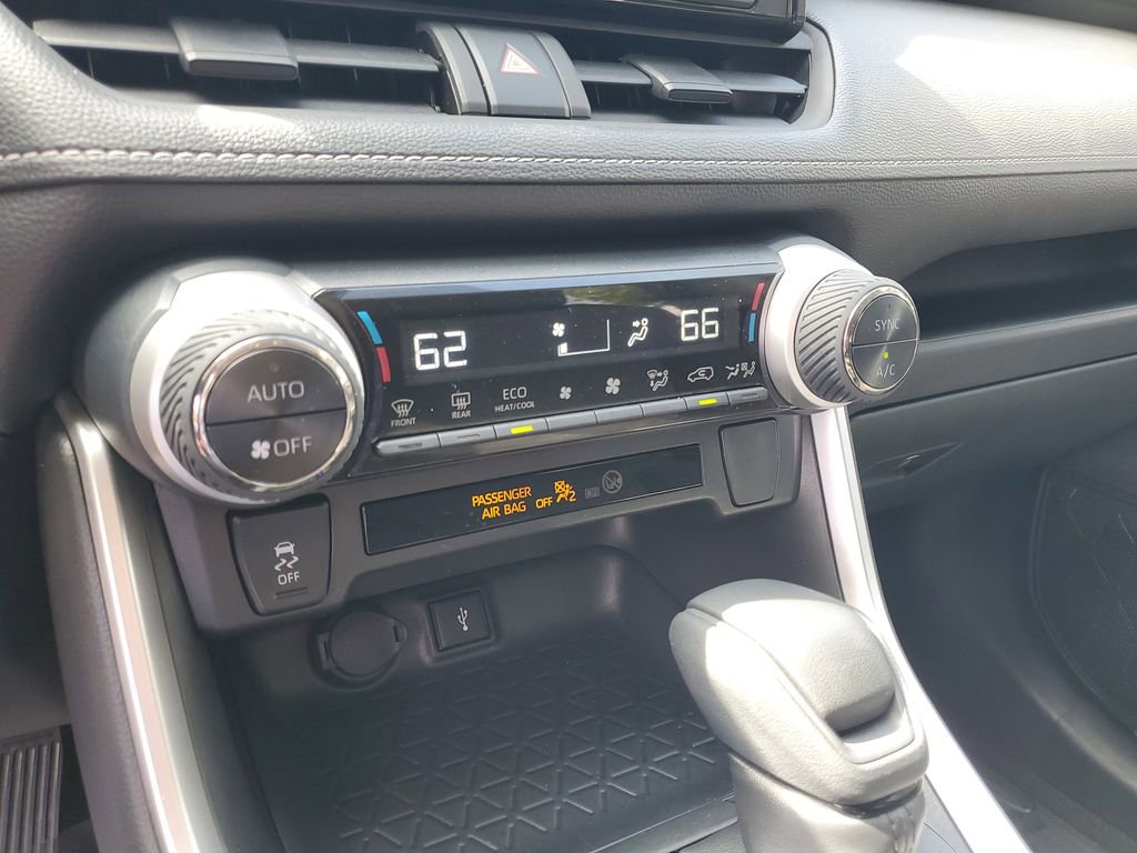 Used 2022 Toyota RAV4 XLE image 22