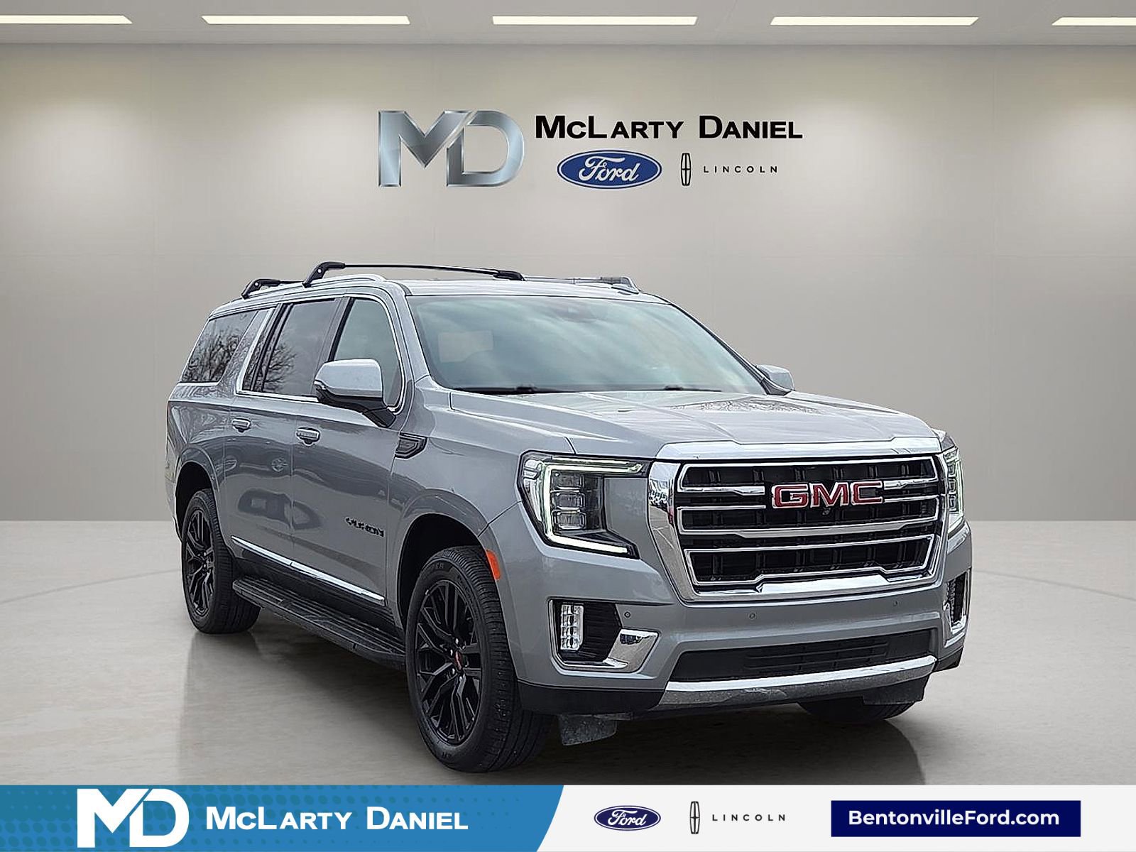 Used 2023 GMC Yukon XL SLT w/ SLT Premium Package image 1