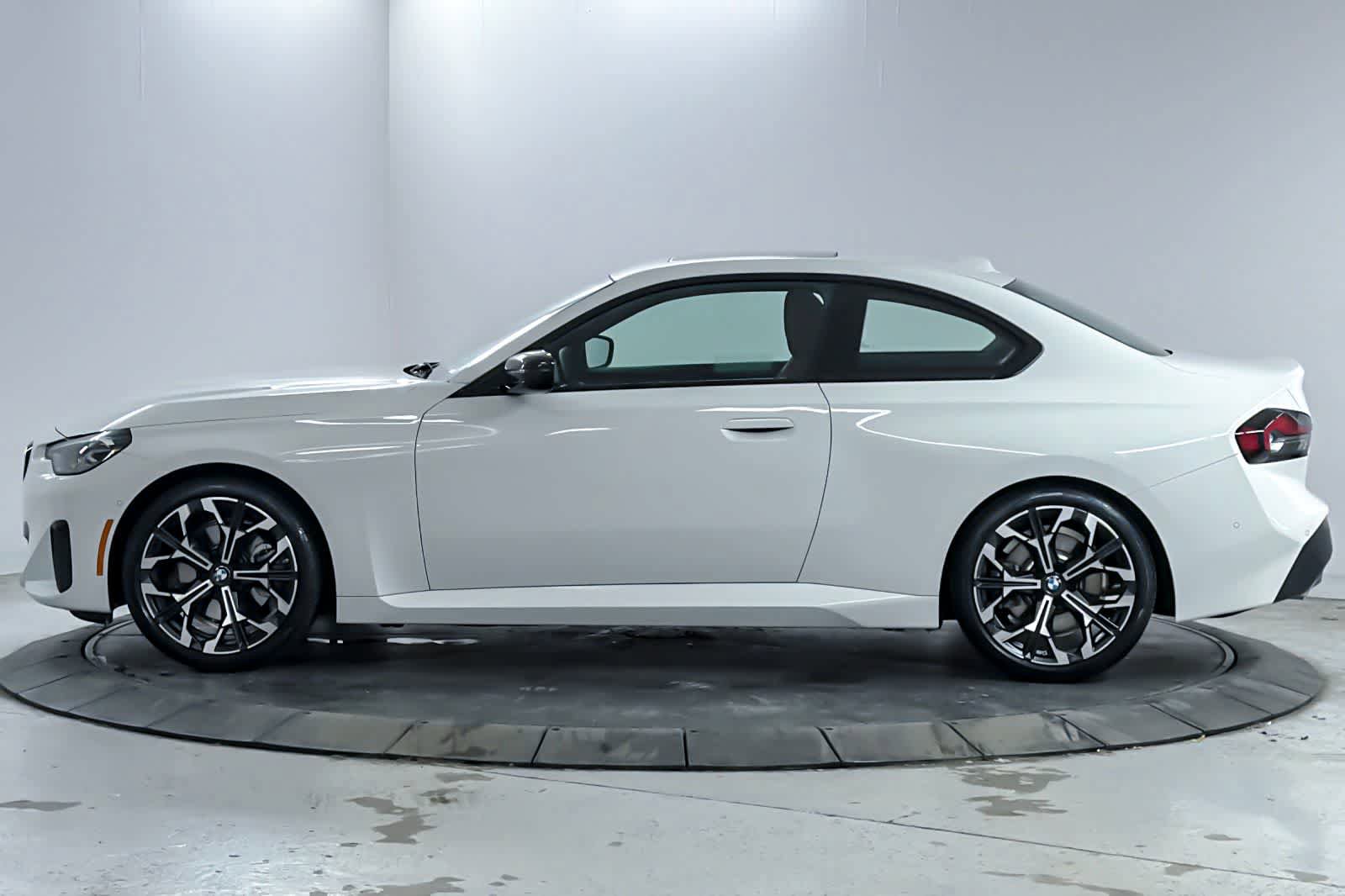 Used 2025 BMW 230i Coupe w/ Premium Package RWD image 5