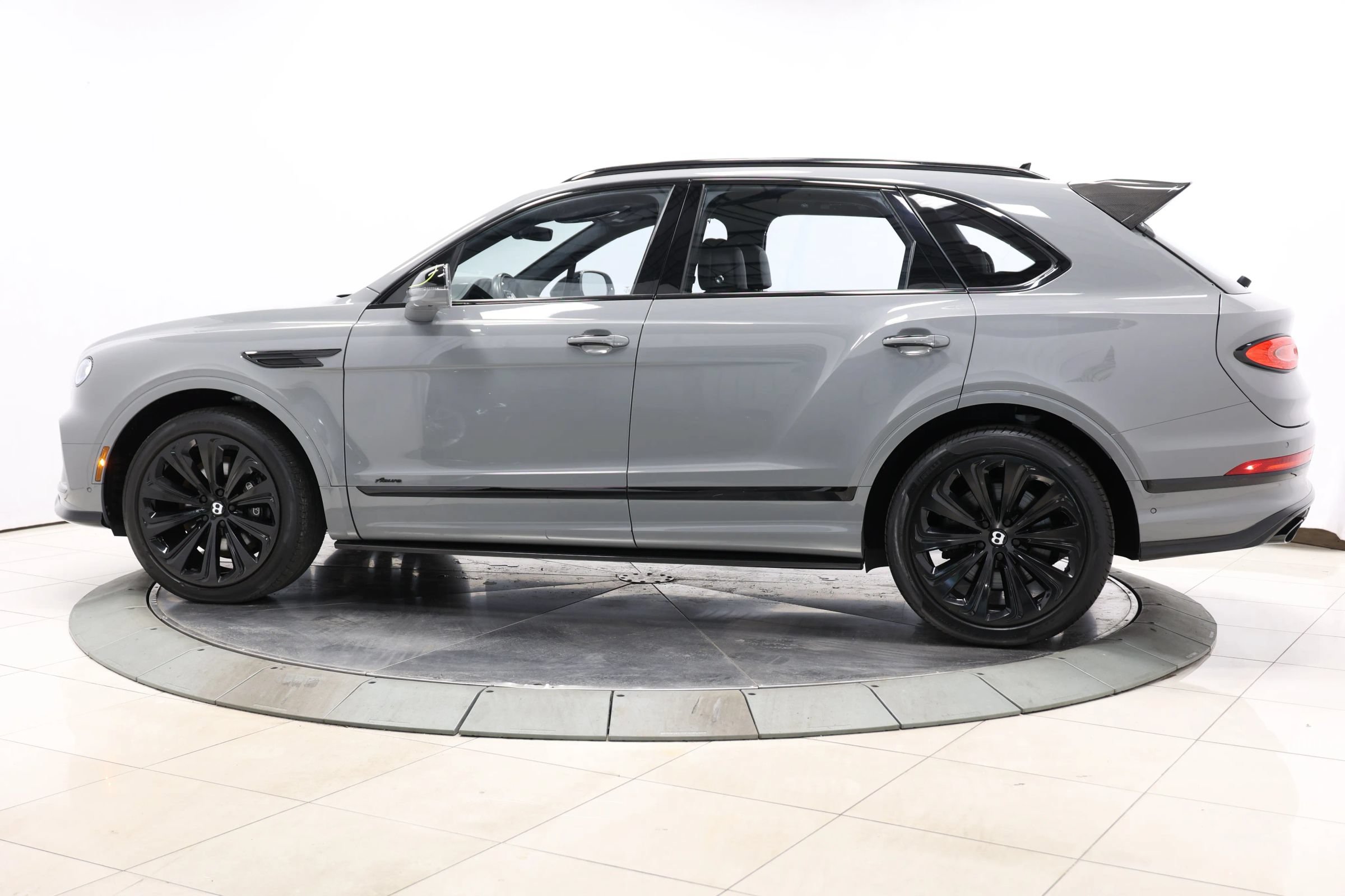 Used 2023 Bentley Bentayga AWD/4WD image 8