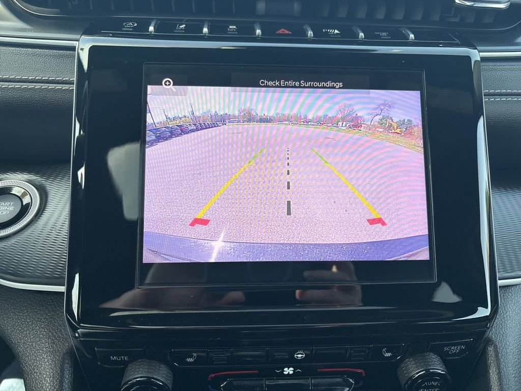 Used 2023 Jeep Grand Cherokee L Laredo AWD/4WD image 15