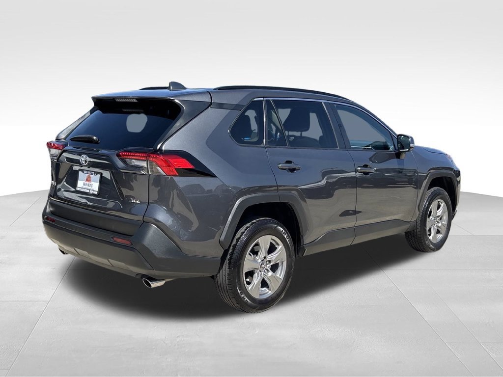 Used 2024 Toyota RAV4 XLE FWD image 3