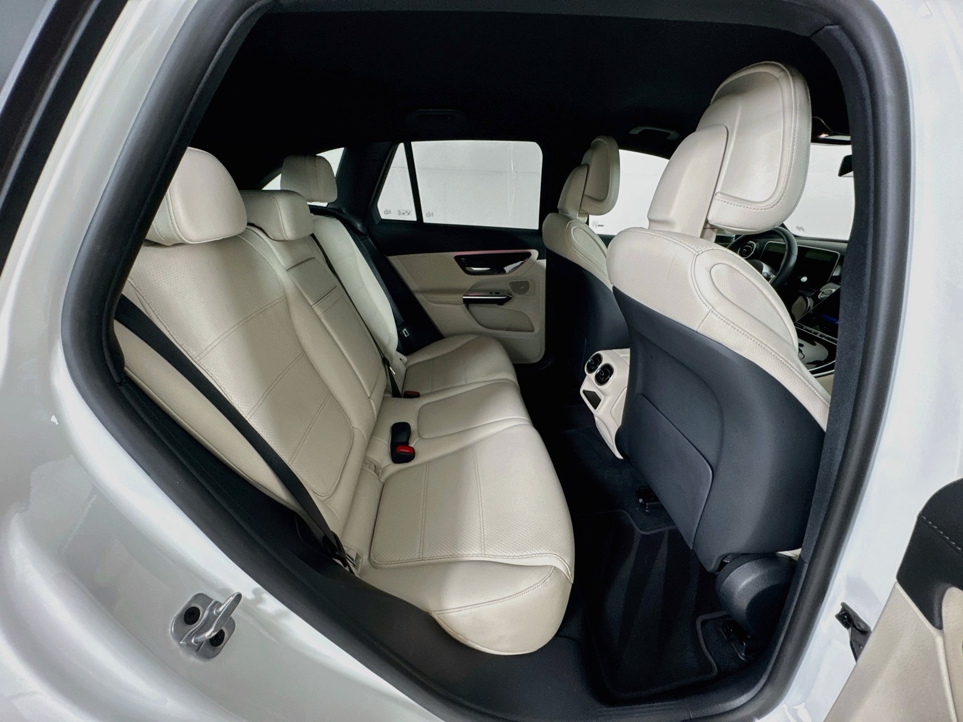 Certified 2025 Mercedes-Benz GLC 300 image 28