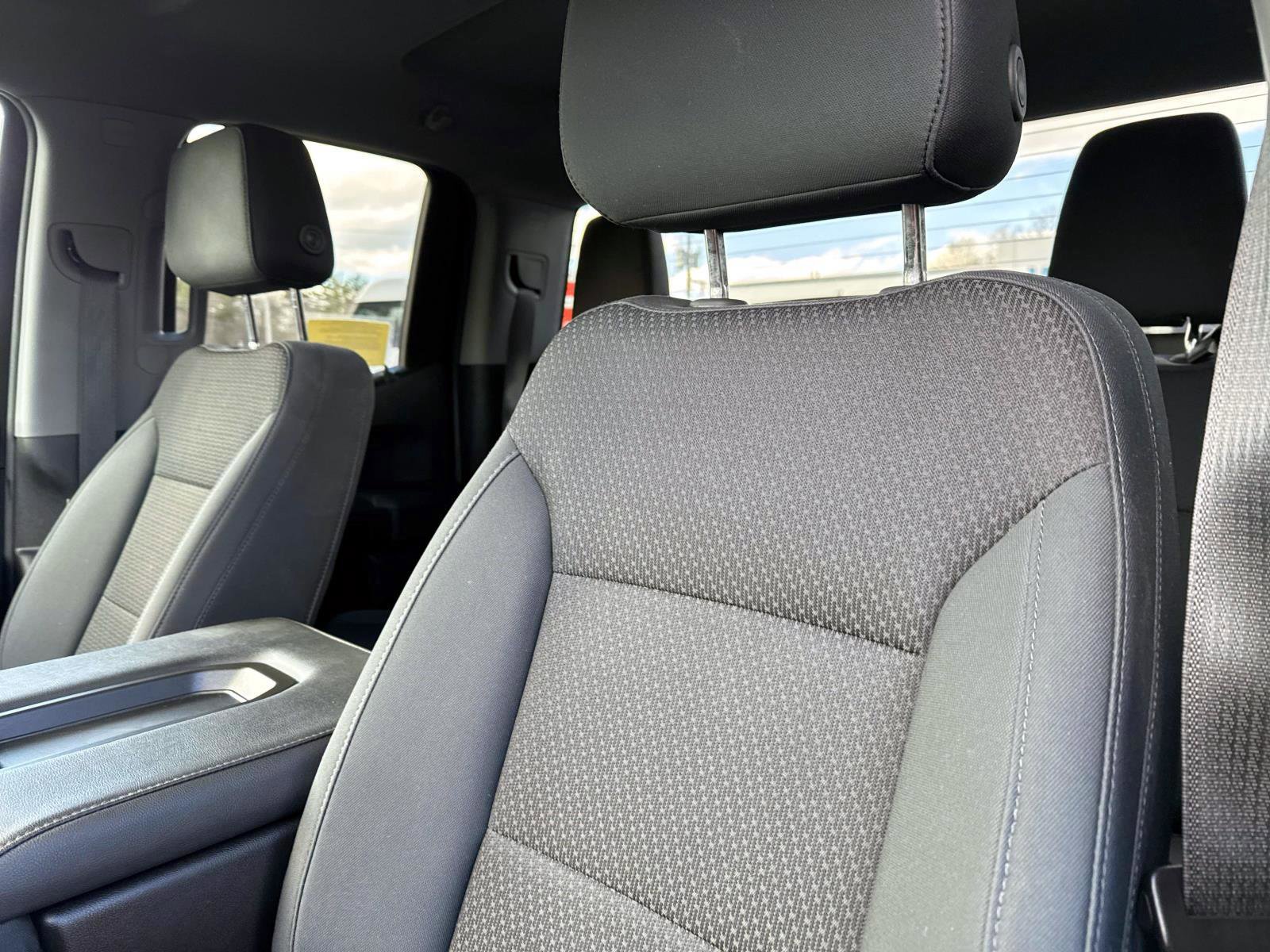 Used 2020 Chevrolet Silverado 1500 Custom w/ Custom Value Package image 18