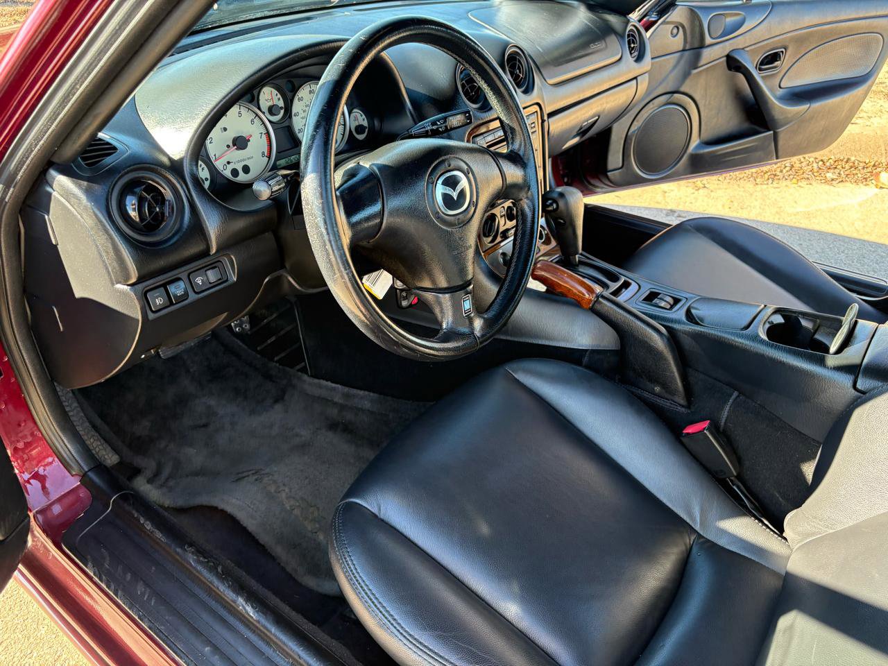 Used 2003 MAZDA MX-5 Miata image 23