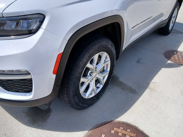 Used 2023 Jeep Grand Cherokee Limited AWD/4WD image 9