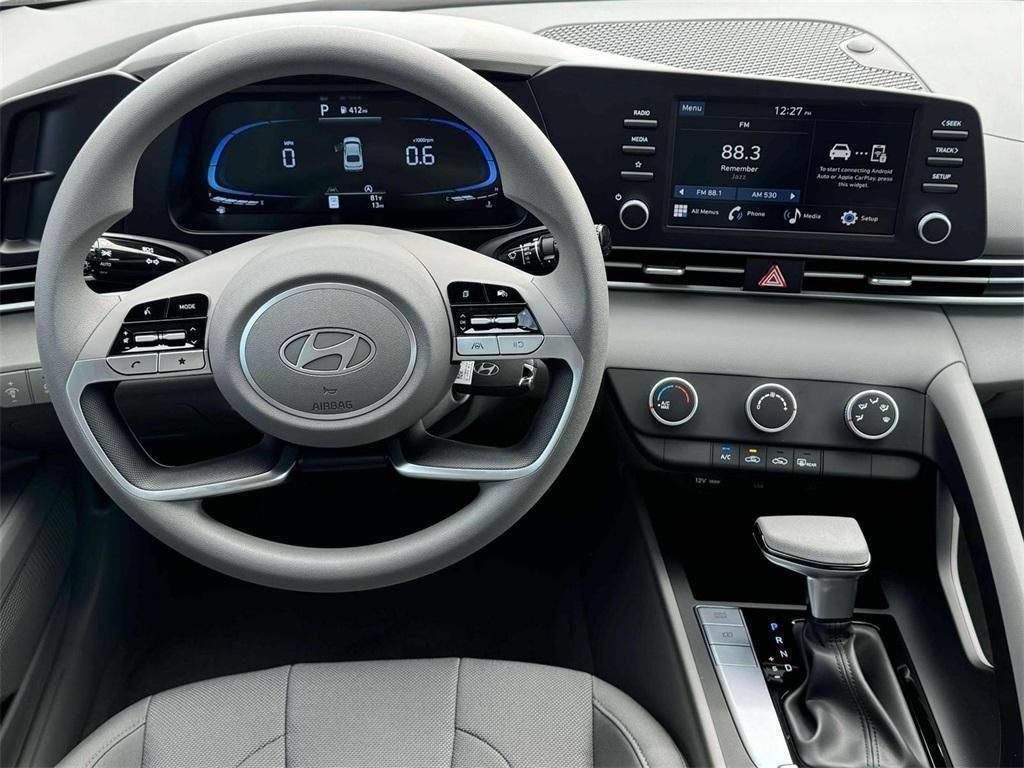 New 2025 Hyundai Elantra SE FWD image 17