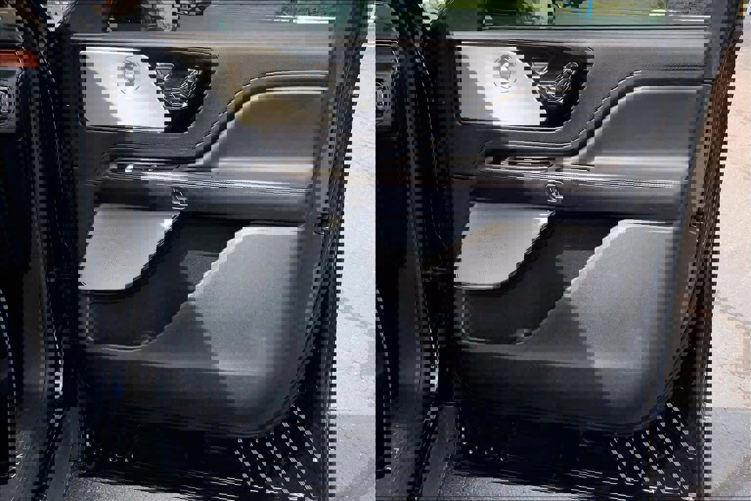 Used 2020 Lincoln Aviator Reserve w/ Equipment Group 202A image 26