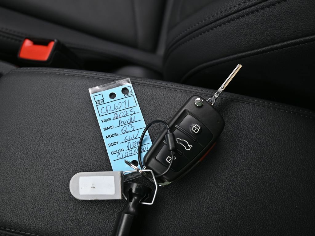 Used 2025 Audi Q3 2.0T Premium image 22