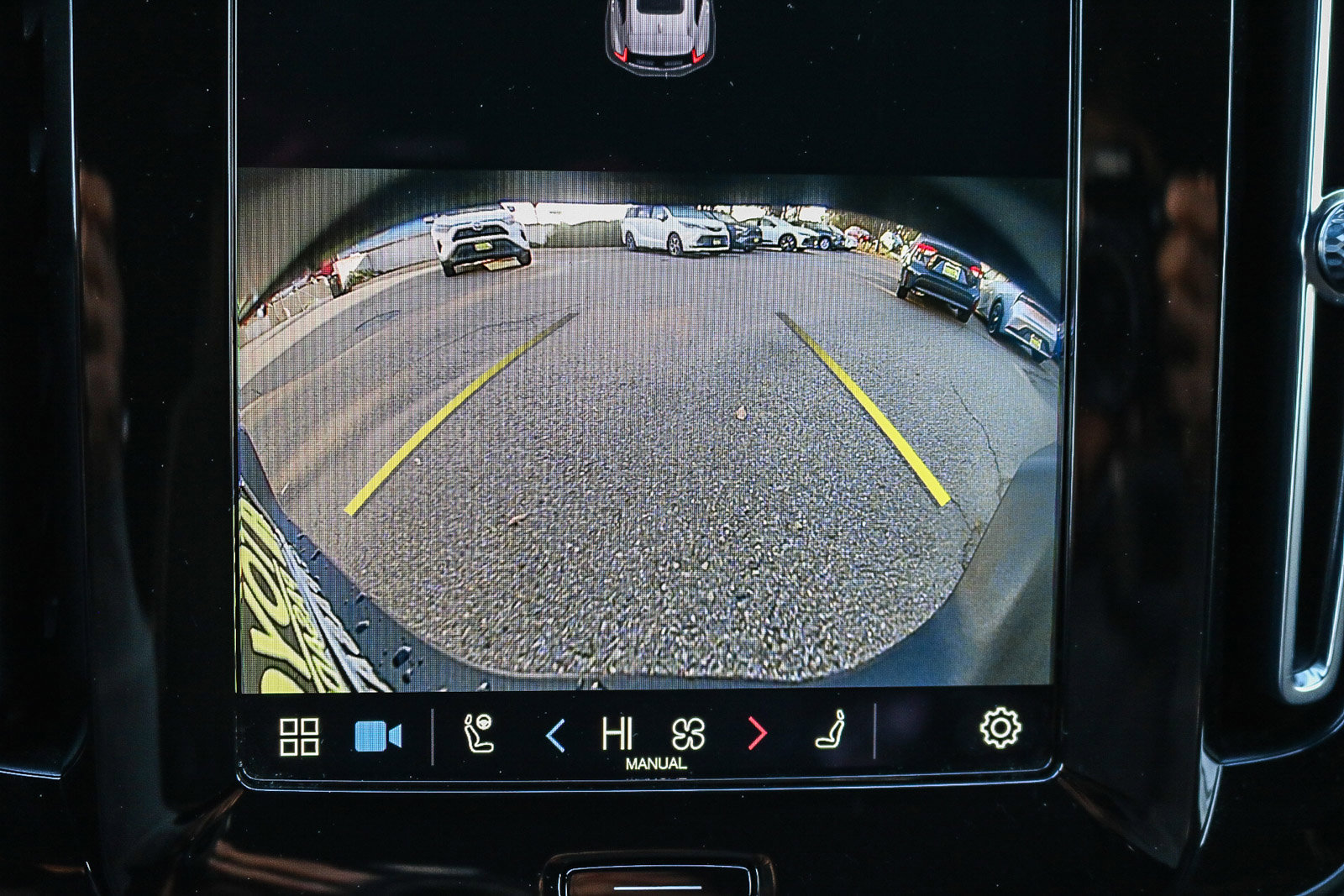 Used 2021 Volvo XC40 P8 Recharge w/ Advanced Package image 23