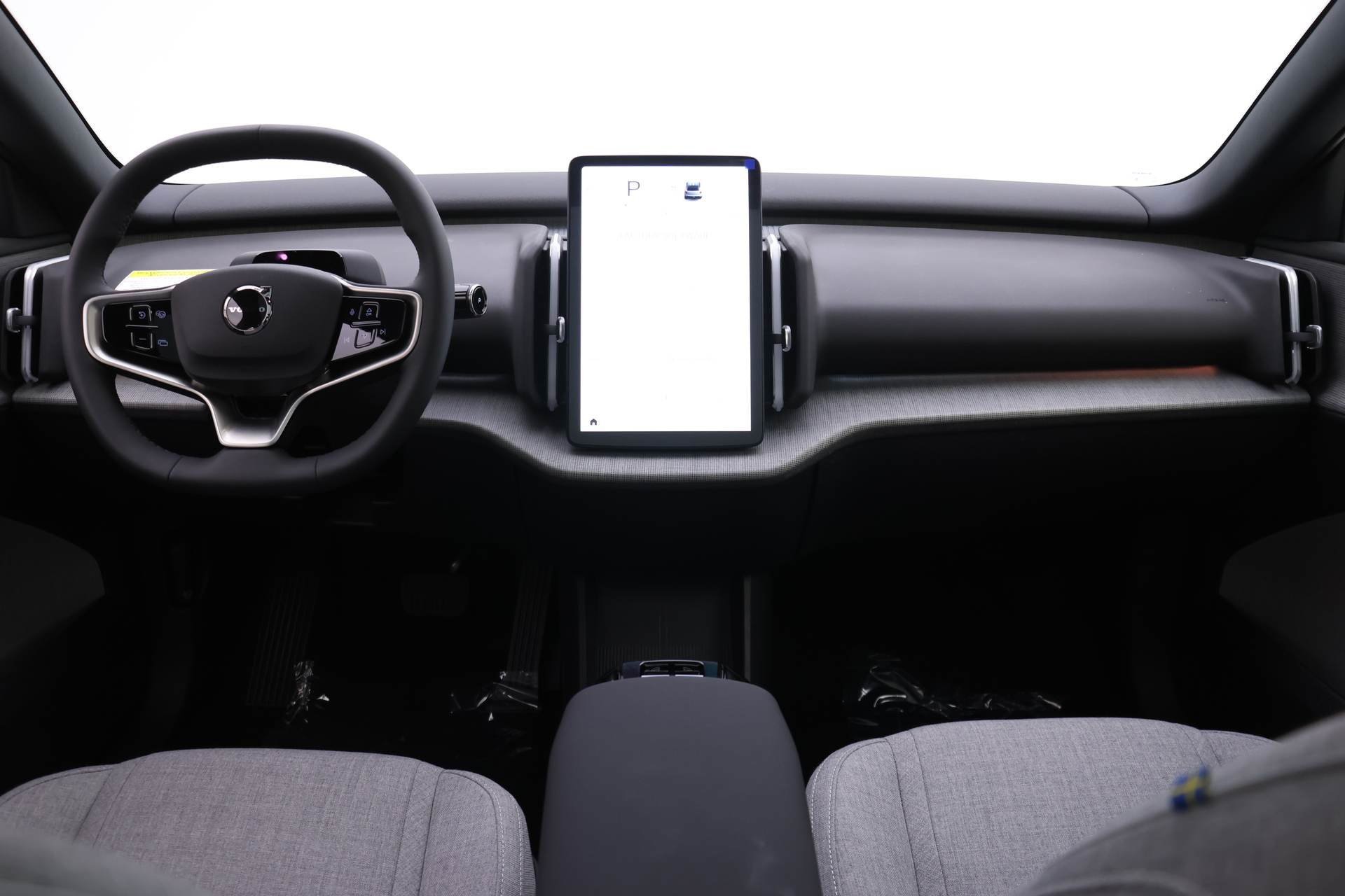 New 2025 Volvo EX30 Ultra w/ Climate Package image 8