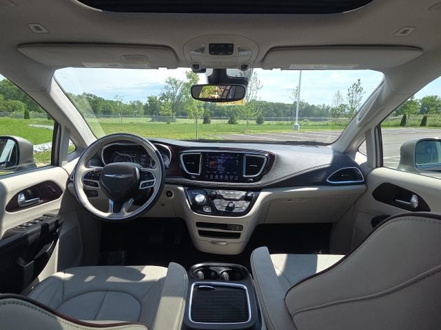 Used 2018 Chrysler Pacifica Limited w/ Advanced Safetytec Group FWD image 15