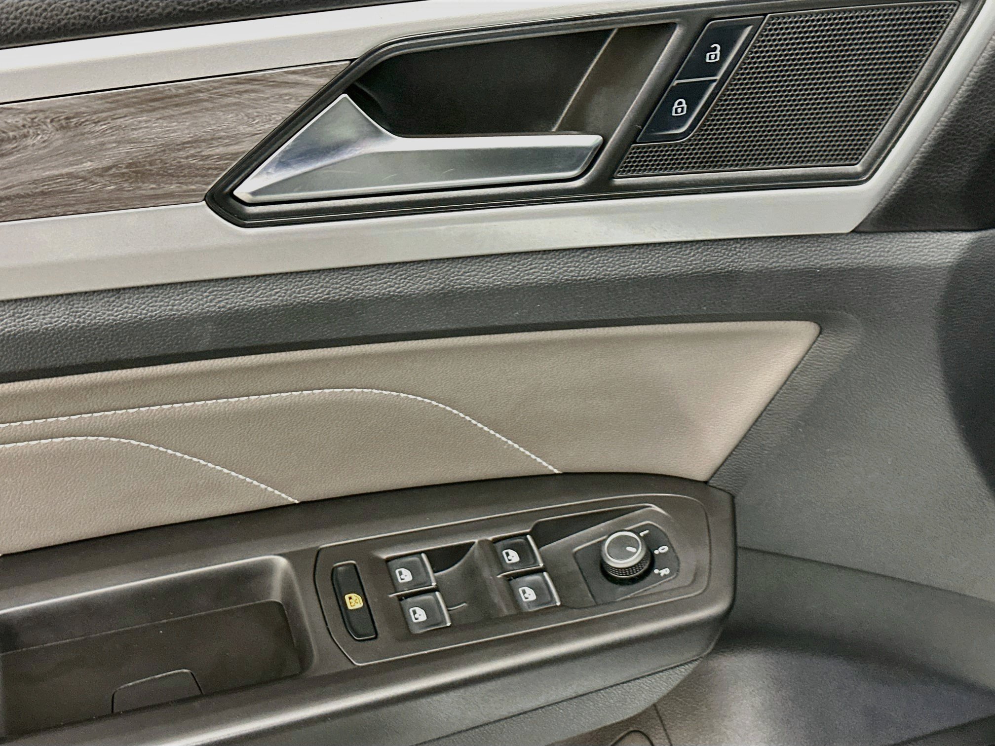 Used 2023 Volkswagen Atlas Cross Sport SE w/ Panoramic Sunroof Package FWD image 15