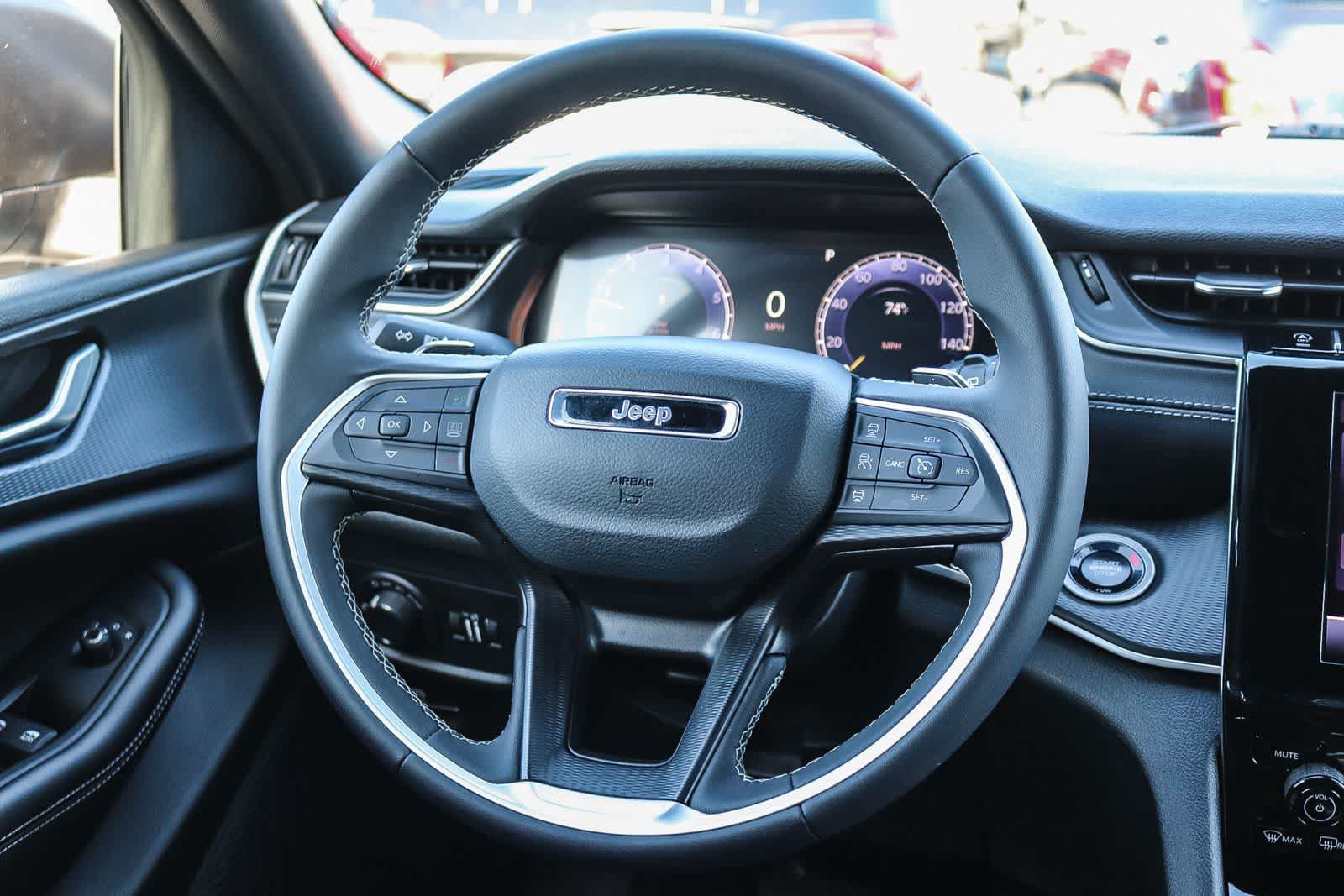 Used 2025 Jeep Grand Cherokee Laredo X RWD image 14