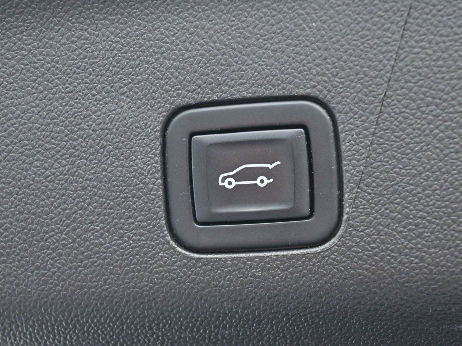 Used 2022 Chevrolet Tahoe Z71 w/ Z71 Off-Road Package image 12