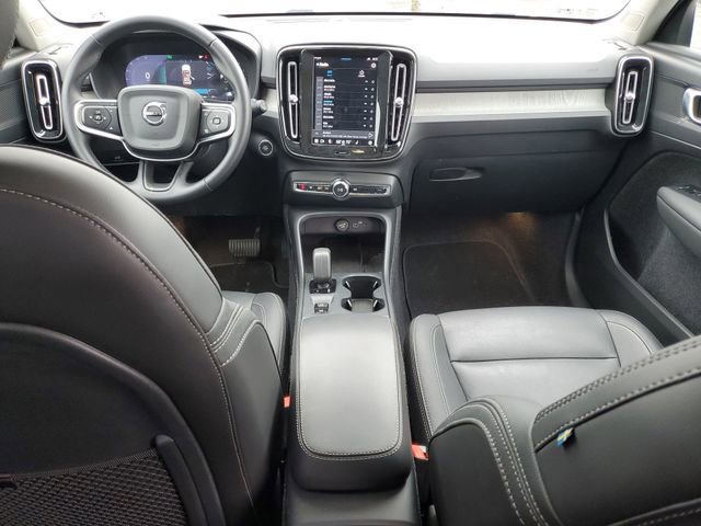 Used 2025 Volvo XC40 B5 Core image 21