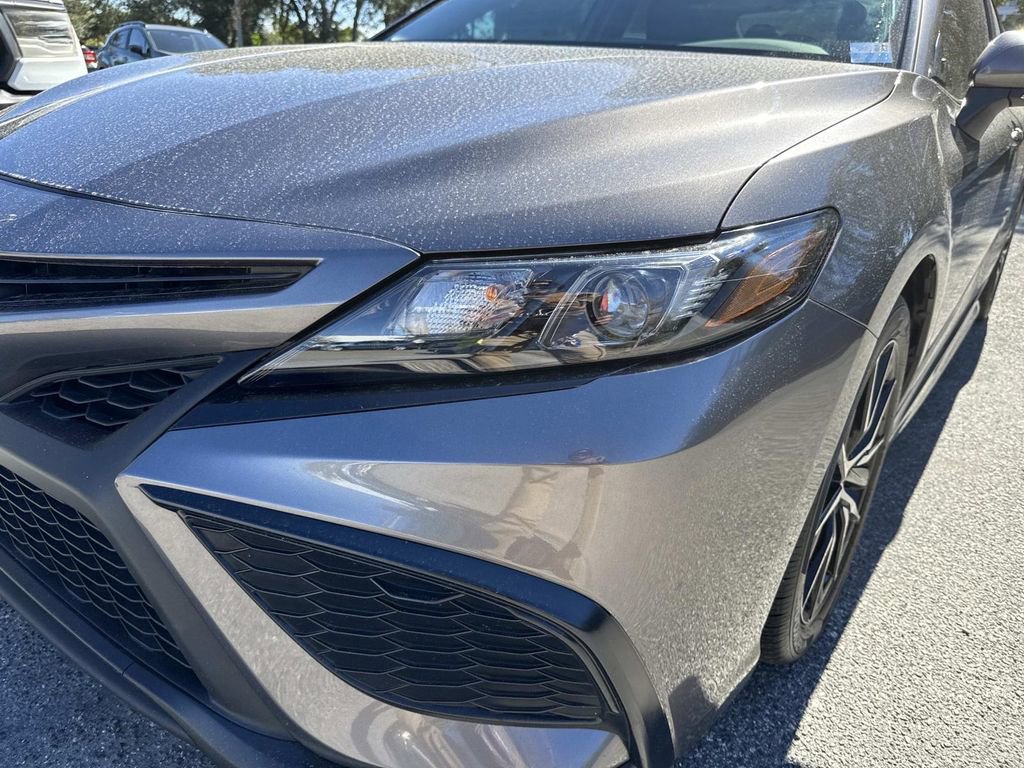 Used 2024 Toyota Camry SE image 10