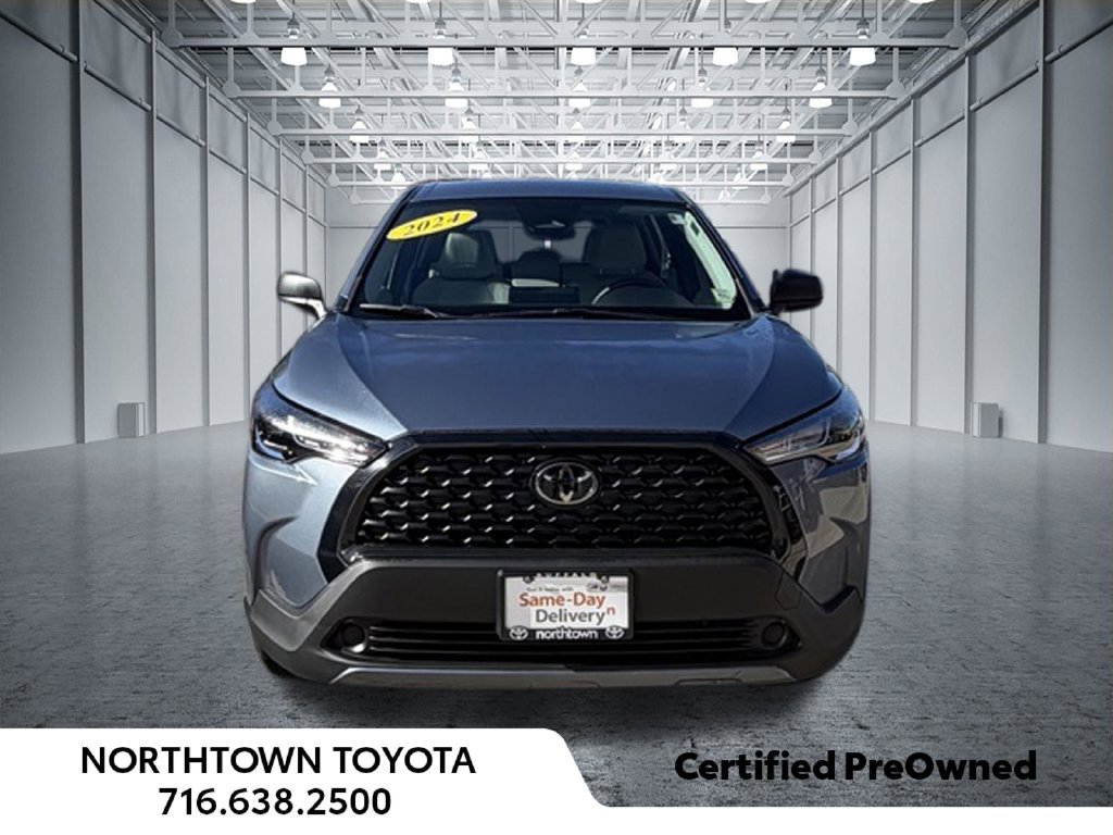 Used 2024 Toyota Corolla Cross L AWD/4WD image 3