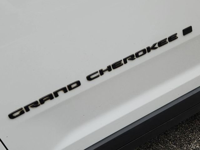 Used 2022 Jeep Grand Cherokee L Limited w/ Black Appearance Package RWD image 30