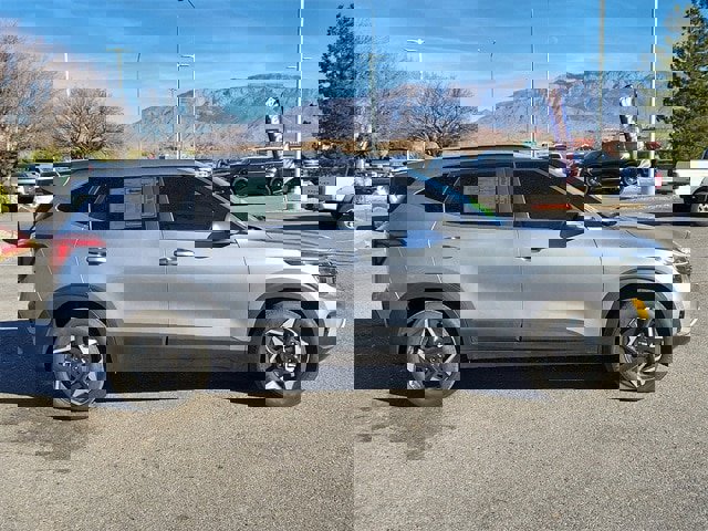 Used 2024 Kia Seltos EX image 3