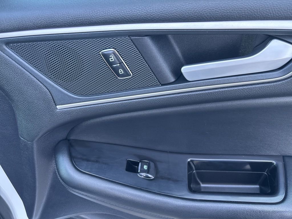 Used 2020 Ford Edge SEL image 36