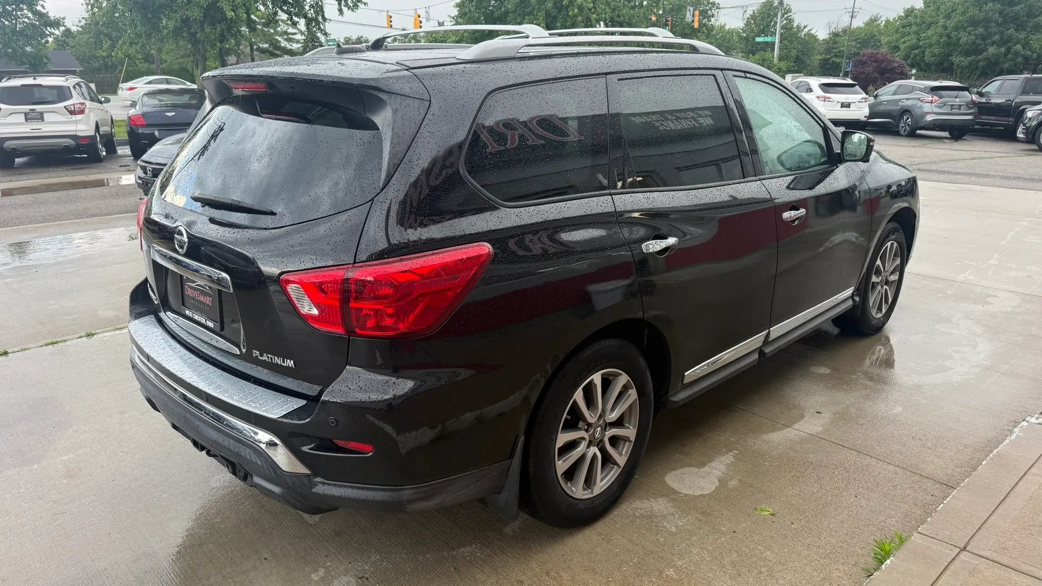 Used 2018 Nissan Pathfinder Platinum w/ Cargo Package FWD image 3