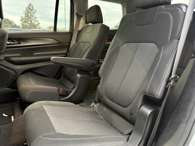 Used 2023 Jeep Grand Cherokee L Laredo image 24