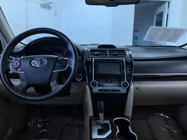Used 2013 Toyota Camry XLE w/ Leather Pkg FWD image 18