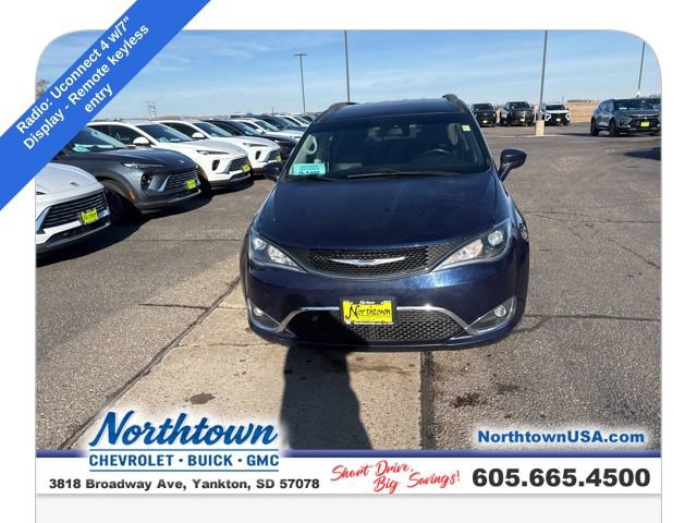 Used 2018 Chrysler Pacifica Touring-L video 2