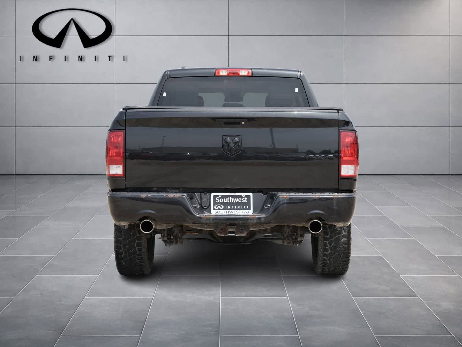 Used 2018 RAM 1500 Express w/ Black Ram 1500 Express Group AWD/4WD image 6