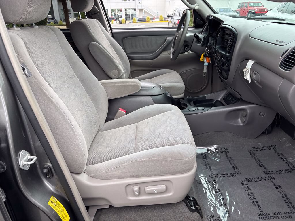 Used 2006 Toyota Sequoia SR5 AWD/4WD image 32
