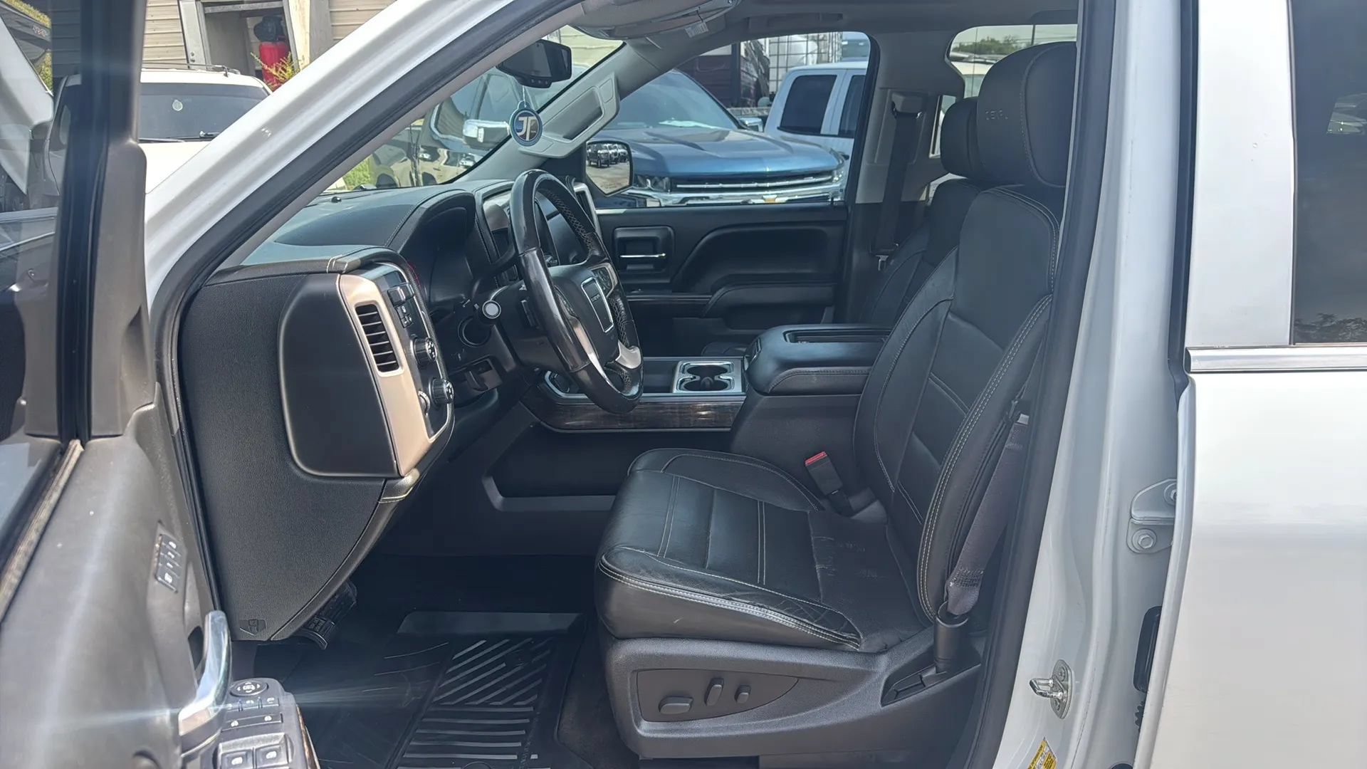 Used 2016 GMC Sierra 1500 Denali AWD/4WD image 8