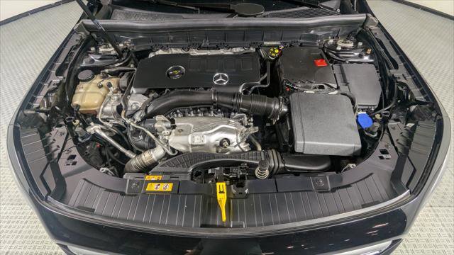 Used 2022 Mercedes-Benz GLB 250 w/ Premium Package image 32