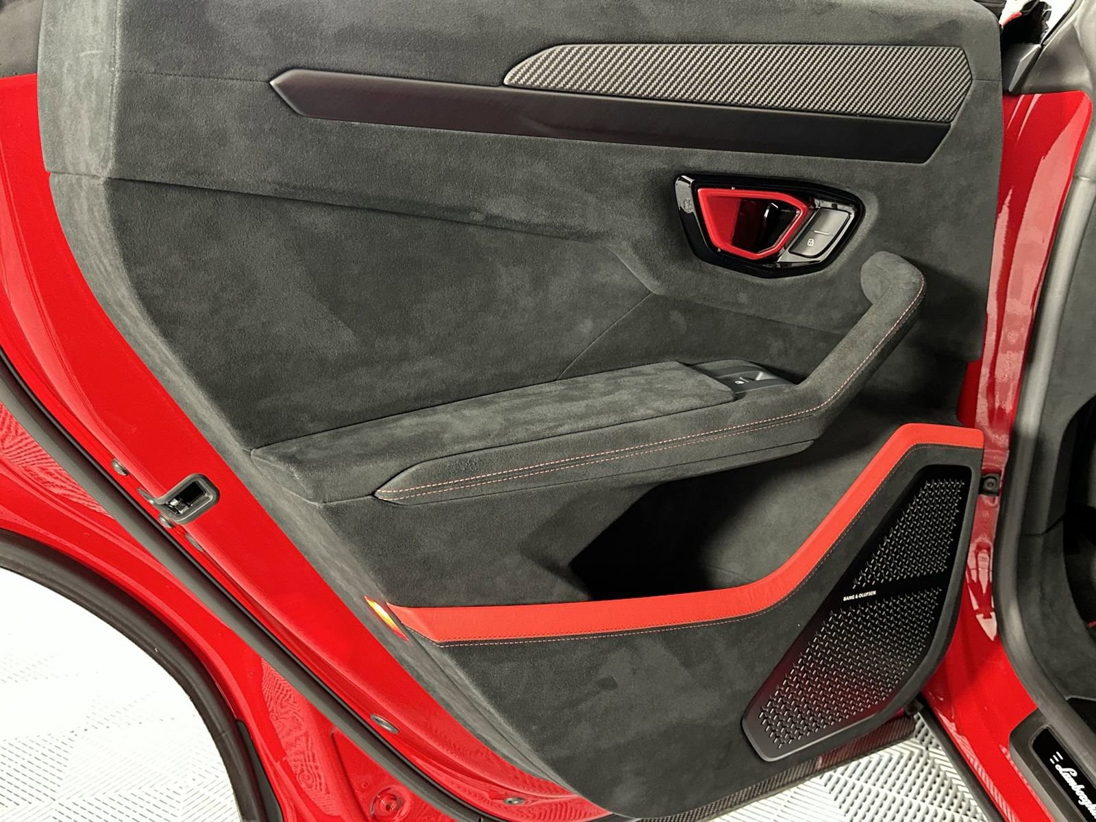 Used 2023 Lamborghini Urus Performante AWD/4WD image 30