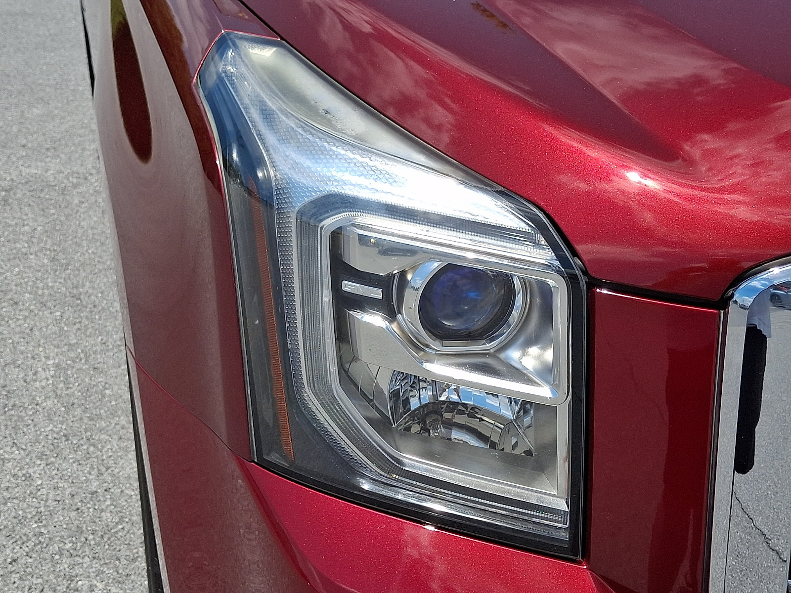 Used 2017 GMC Yukon SLT w/ Premium Edition AWD/4WD image 10