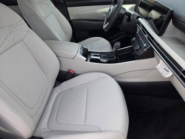 Used 2025 Hyundai Tucson SE FWD image 13