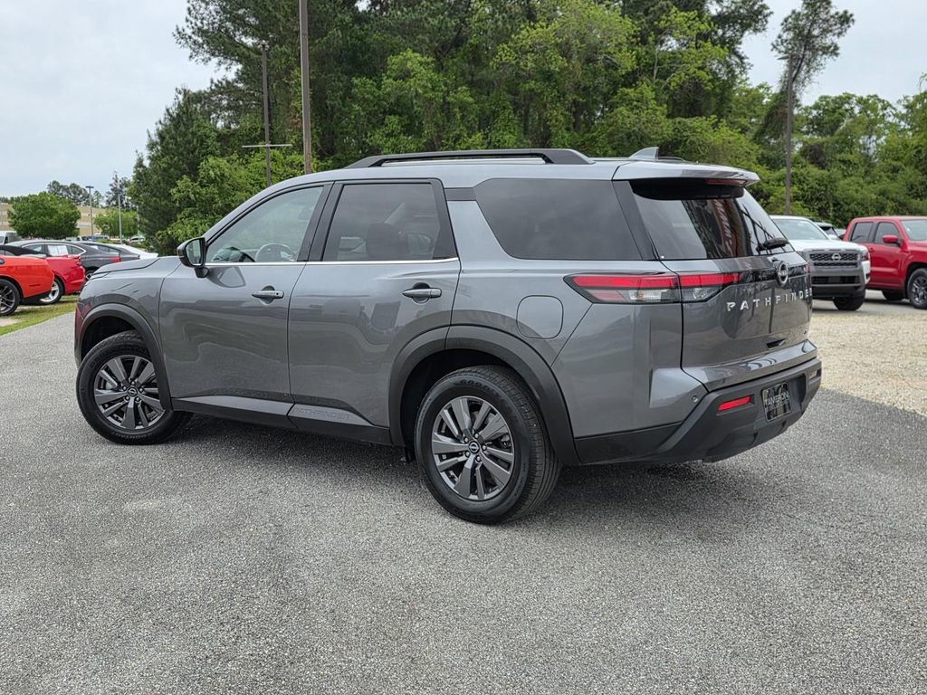 Used 2024 Nissan Pathfinder SV FWD image 5