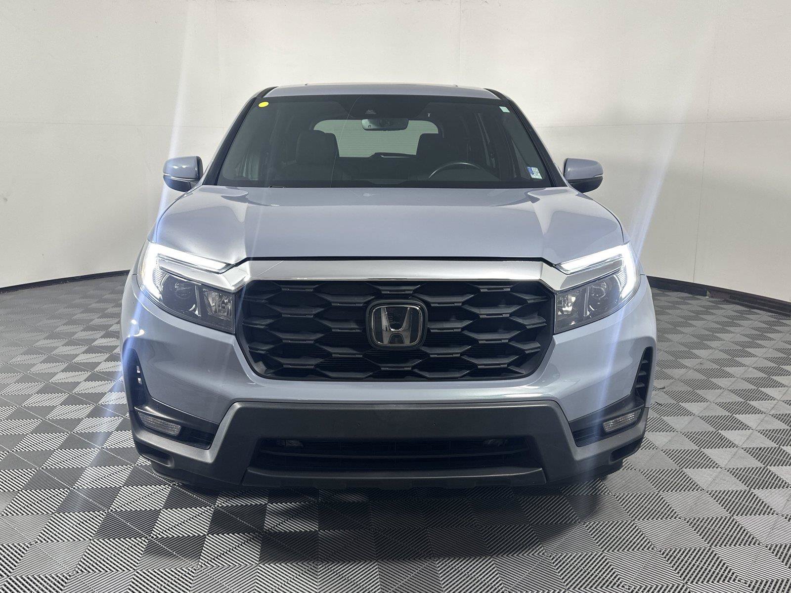 Used 2023 Honda Passport EX-L image 2