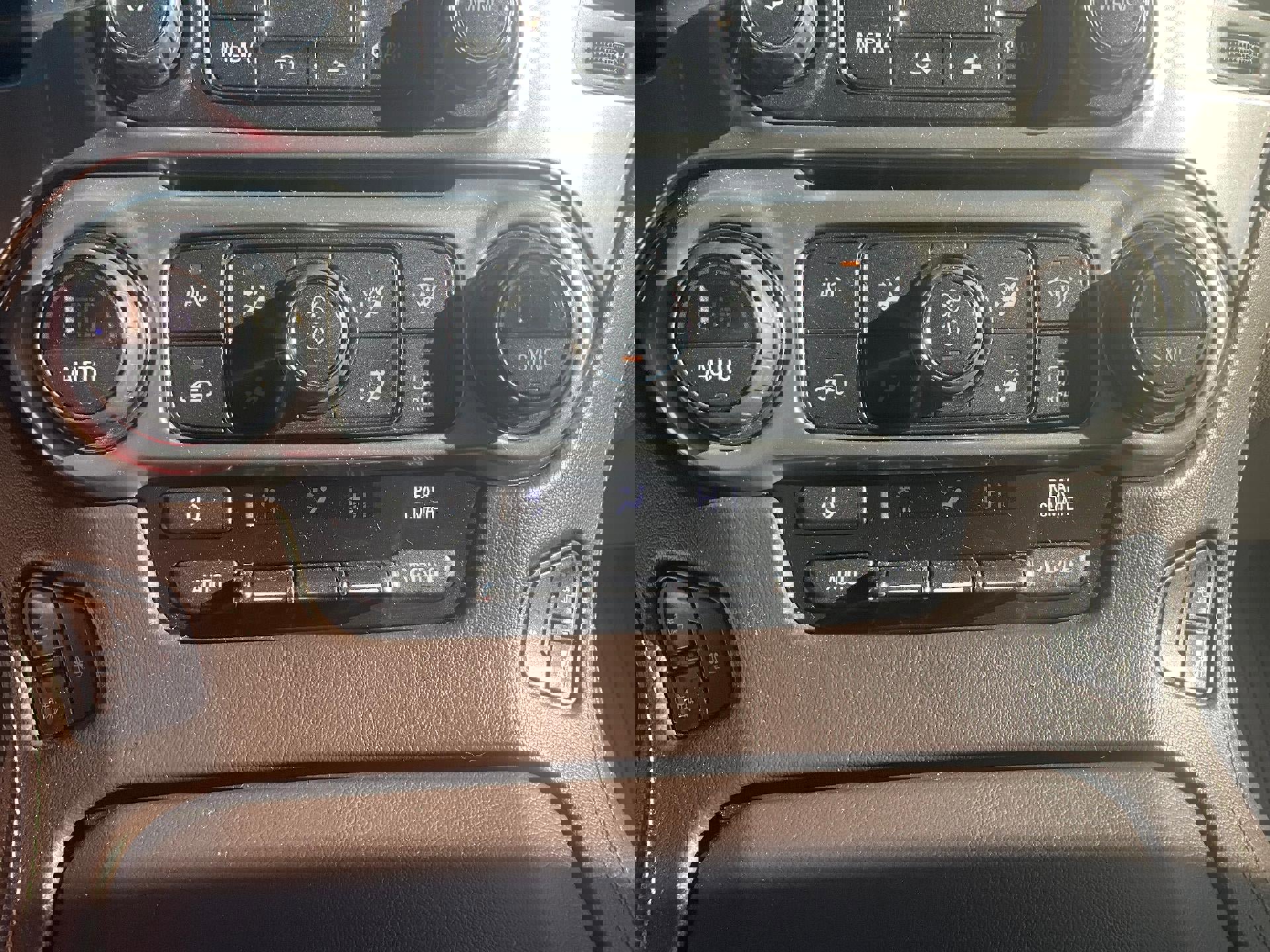 Used 2019 Chevrolet Suburban Premier image 19