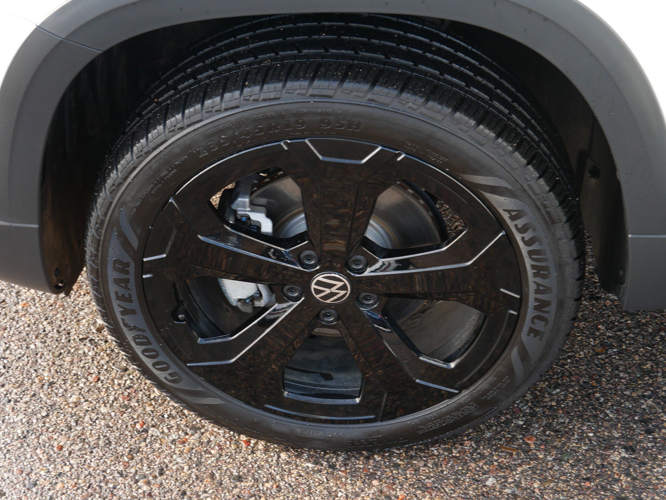 Certified 2025 Volkswagen Taos SE image 15