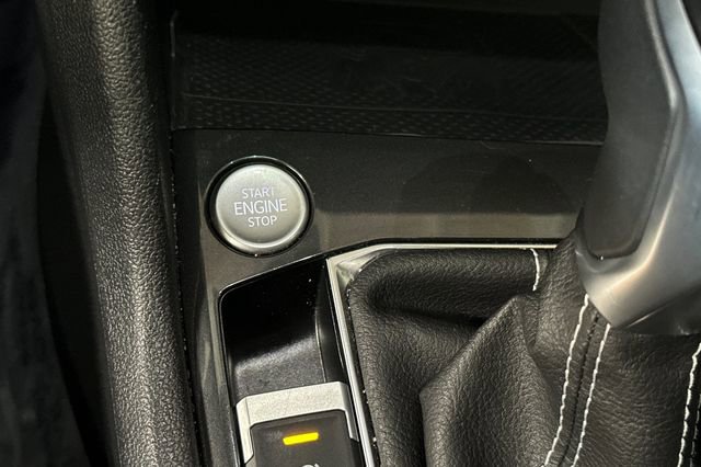 Certified 2022 Volkswagen Tiguan SE R-Line FWD image 29